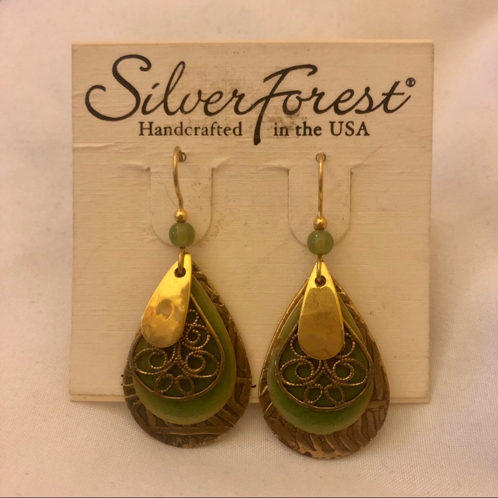 Gold + Green Earrings 💚